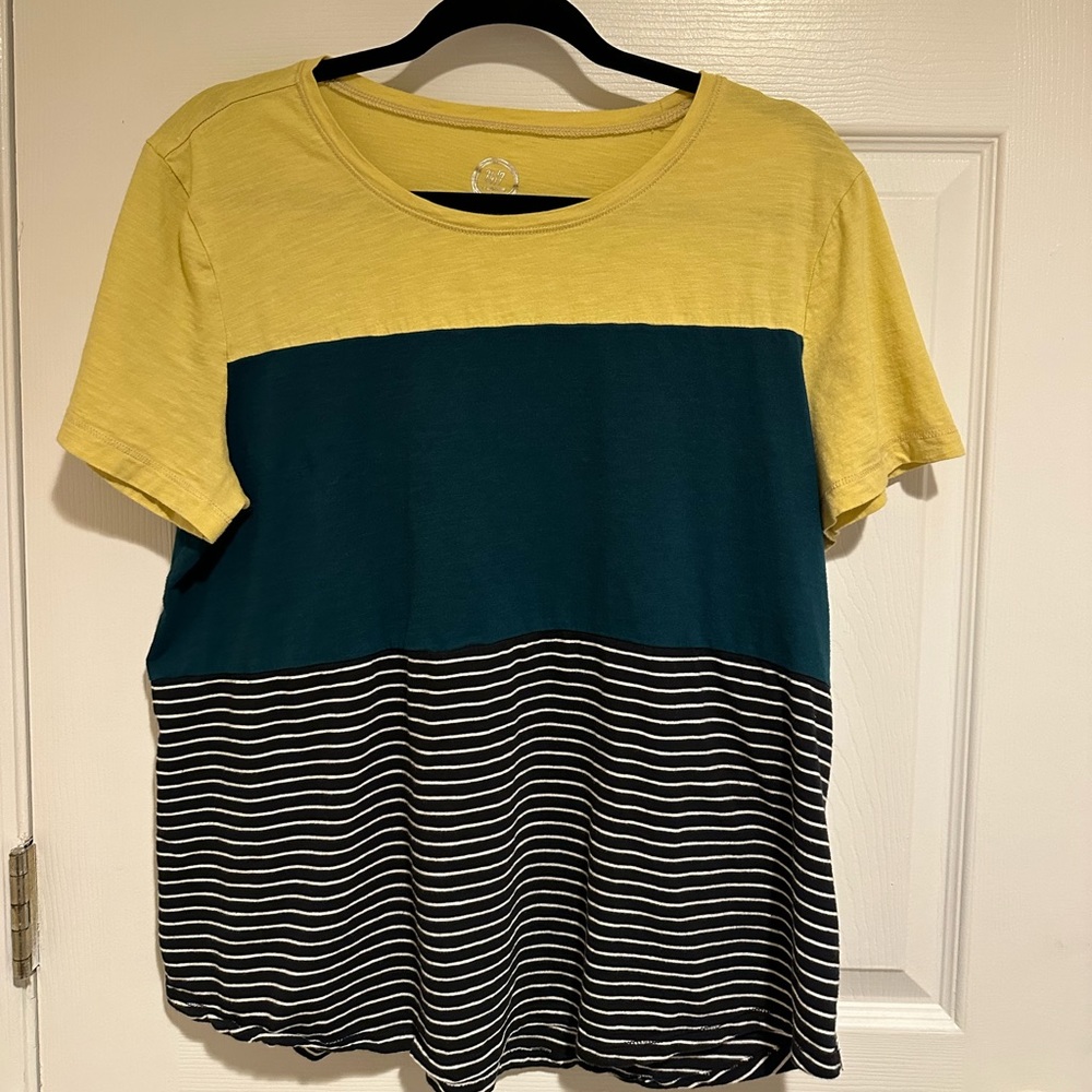 Maurice’s color block tee. Yellow/Green/stripes. Size XXL.